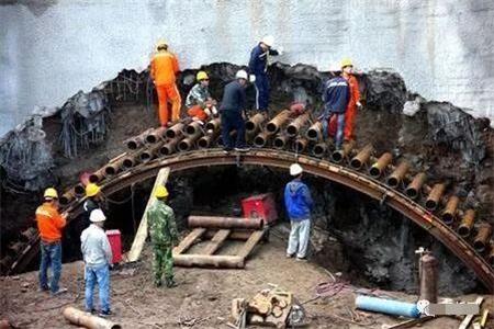 鄂尔多斯隧道钢花管支护案例